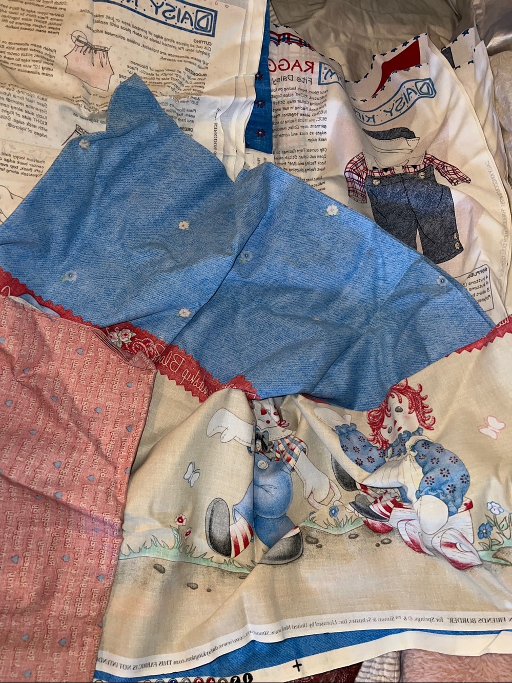 Huge Raggedy Ann & Andy Fabric quilting lot - Picture 10 of 10